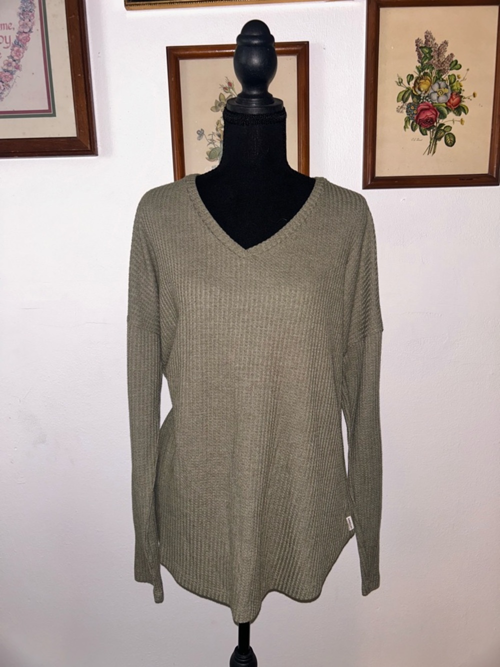 Magellan Outdoors Olive Ribbed V-Neck Sweater